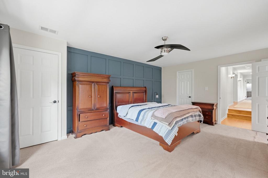 7315 SCARLET OAK COURT