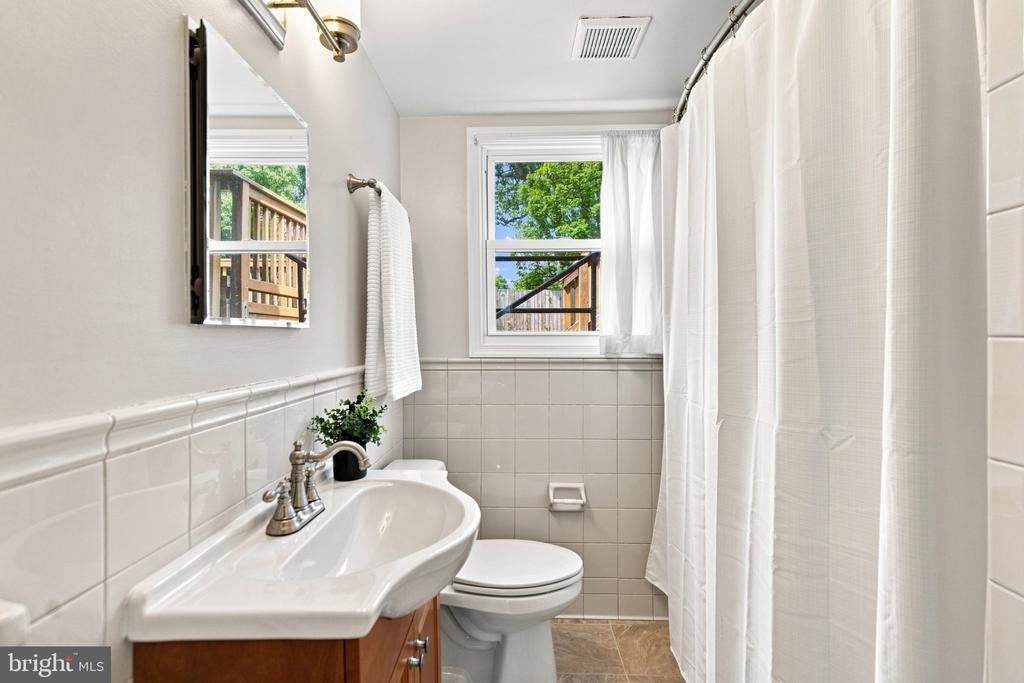 6106 CLEARBROOK DRIVE