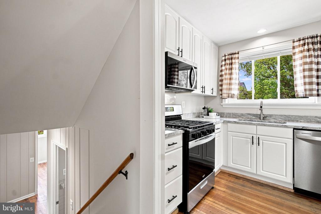 6106 CLEARBROOK DRIVE