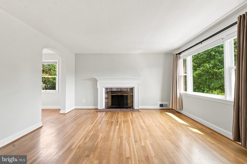 6106 CLEARBROOK DRIVE