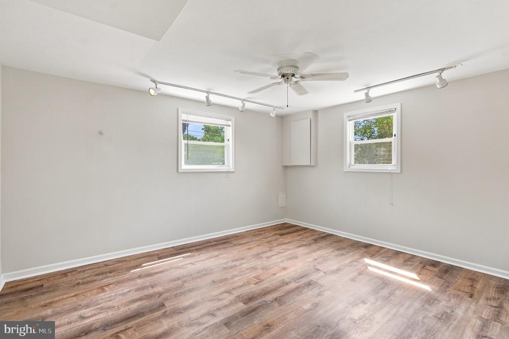 6106 CLEARBROOK DRIVE