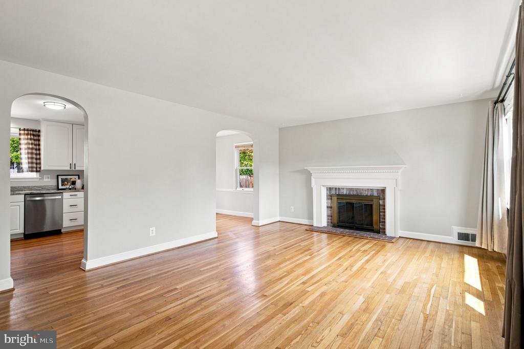 6106 CLEARBROOK DRIVE