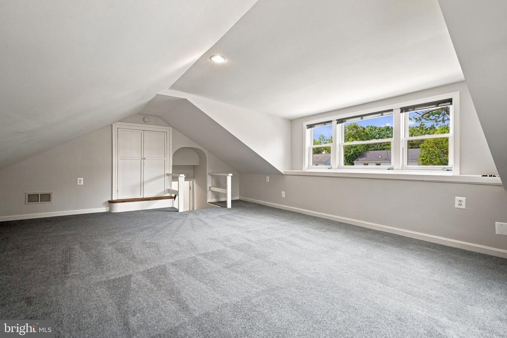 6106 CLEARBROOK DRIVE