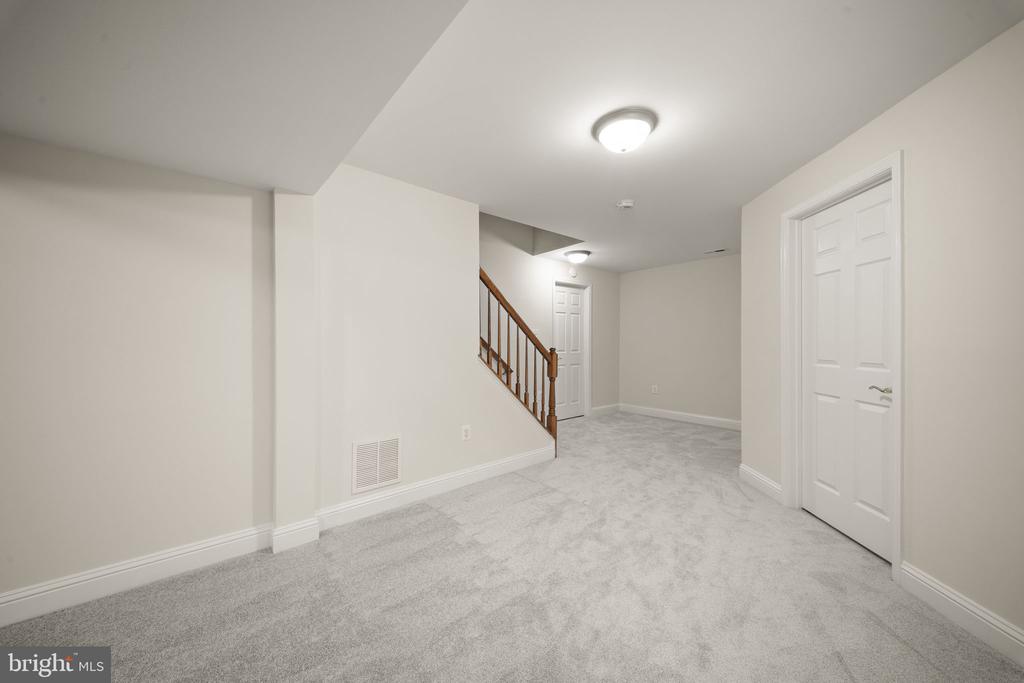 5604 WILLOW CROSSING COURT