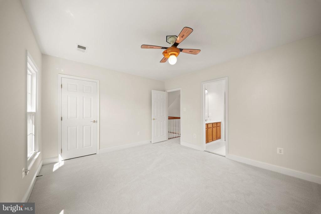 5604 WILLOW CROSSING COURT