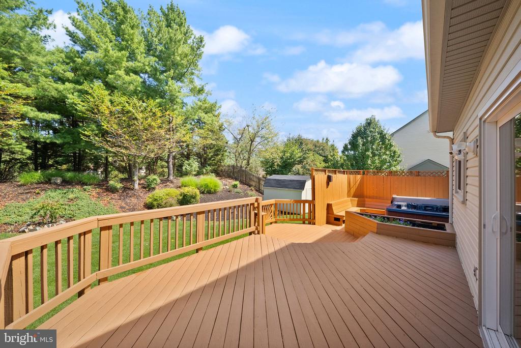 5604 WILLOW CROSSING COURT