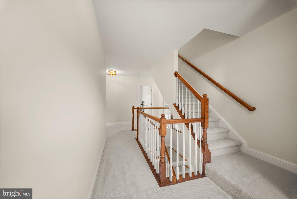 5604 WILLOW CROSSING COURT