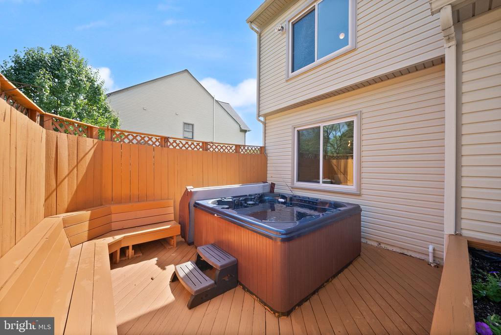 5604 WILLOW CROSSING COURT