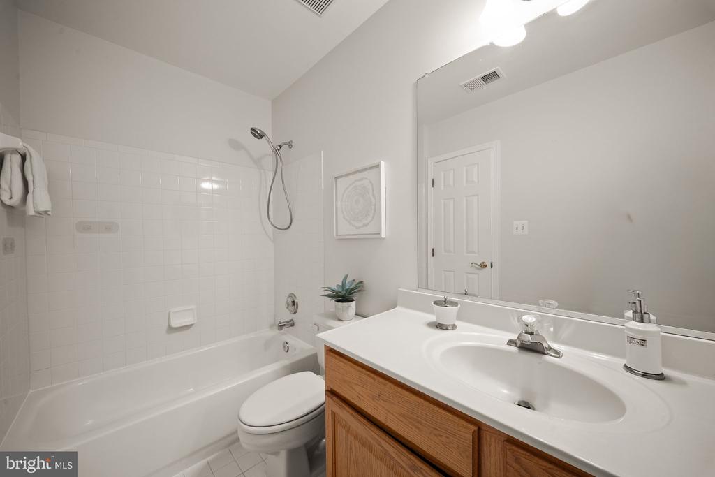 5604 WILLOW CROSSING COURT