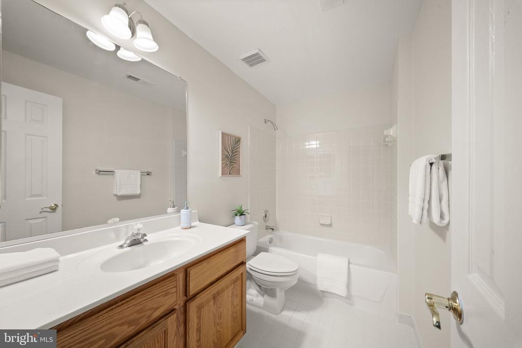5604 WILLOW CROSSING COURT