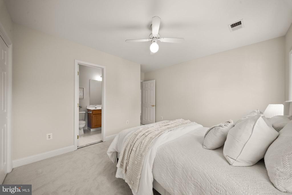 5604 WILLOW CROSSING COURT