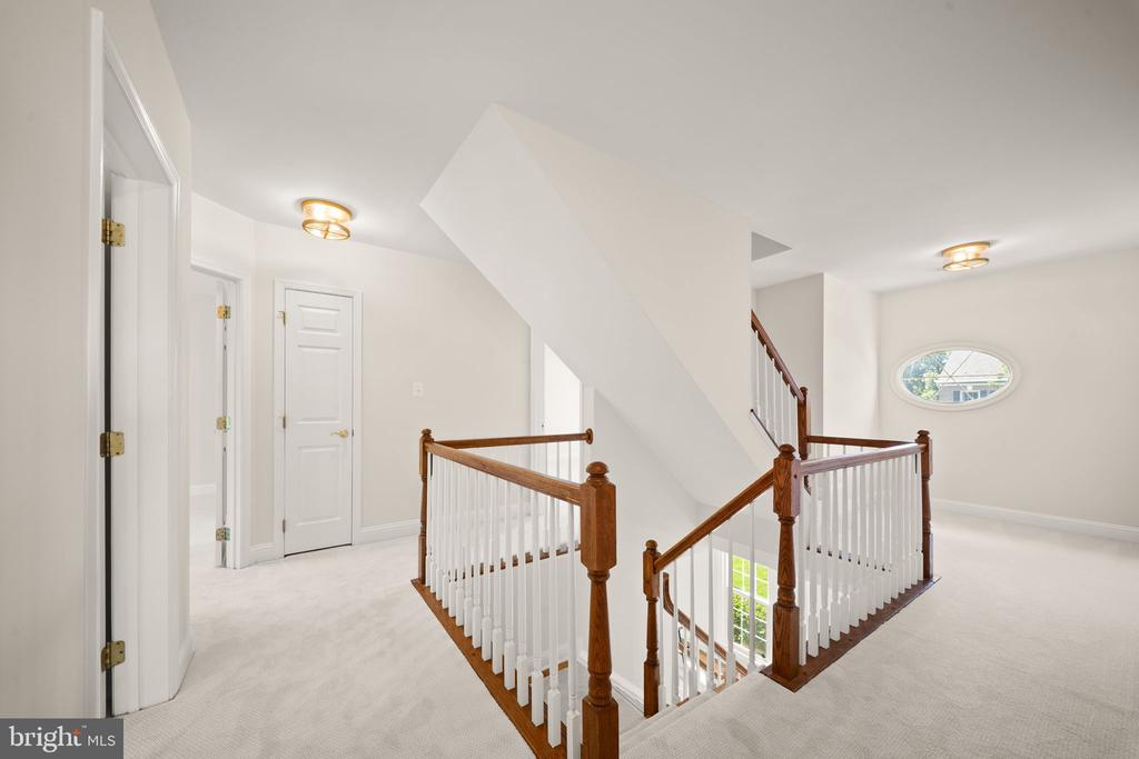 5604 WILLOW CROSSING COURT