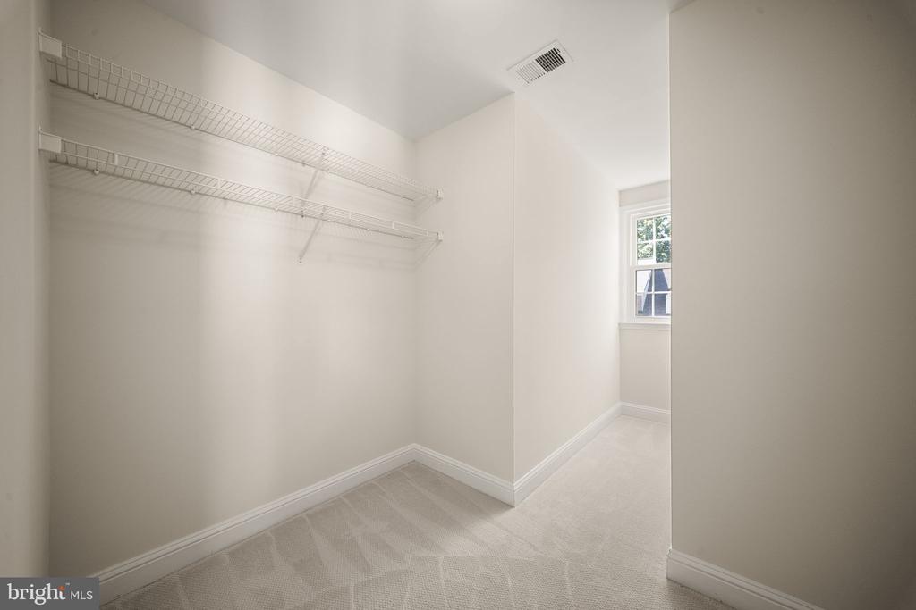 5604 WILLOW CROSSING COURT