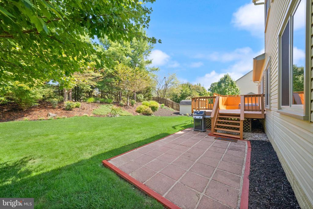 5604 WILLOW CROSSING COURT