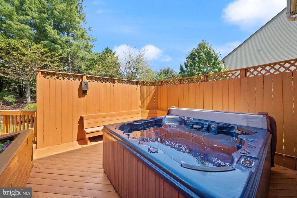 5604 WILLOW CROSSING COURT