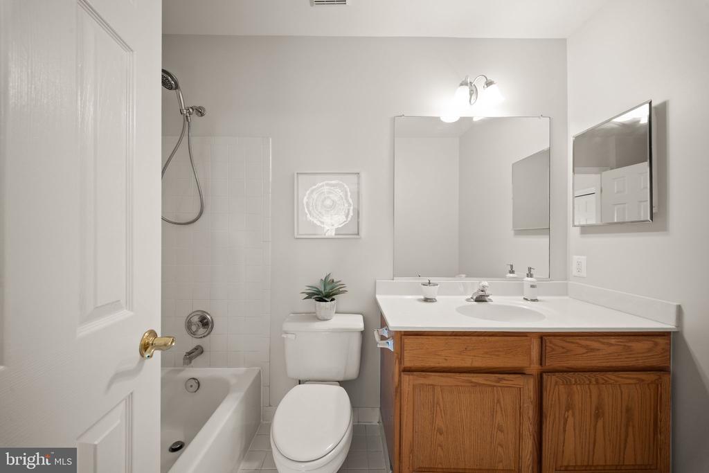 5604 WILLOW CROSSING COURT