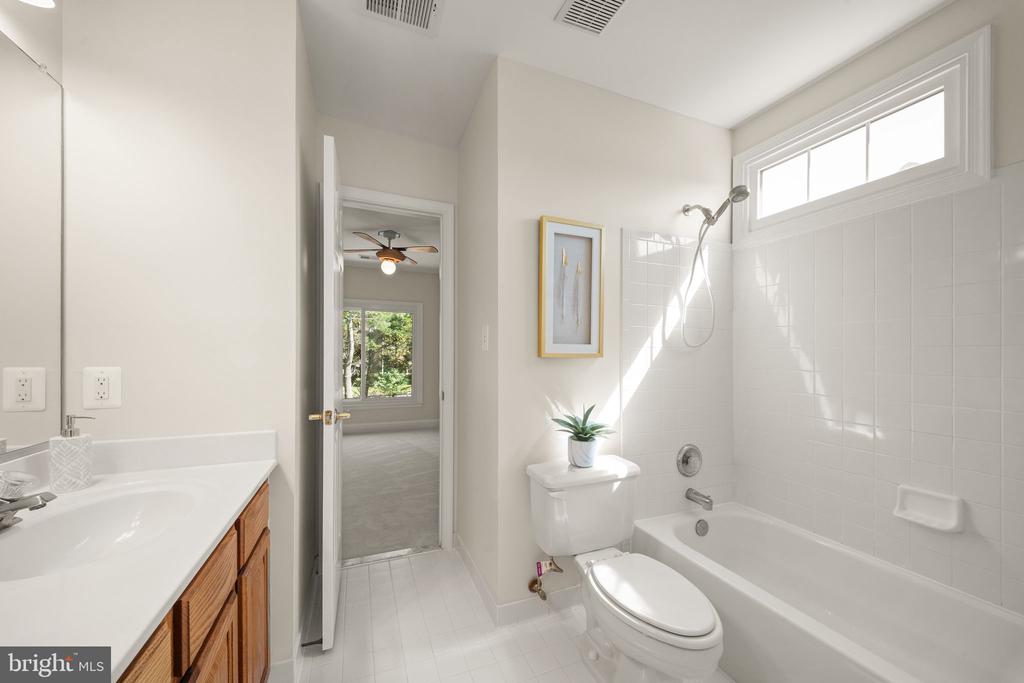 5604 WILLOW CROSSING COURT