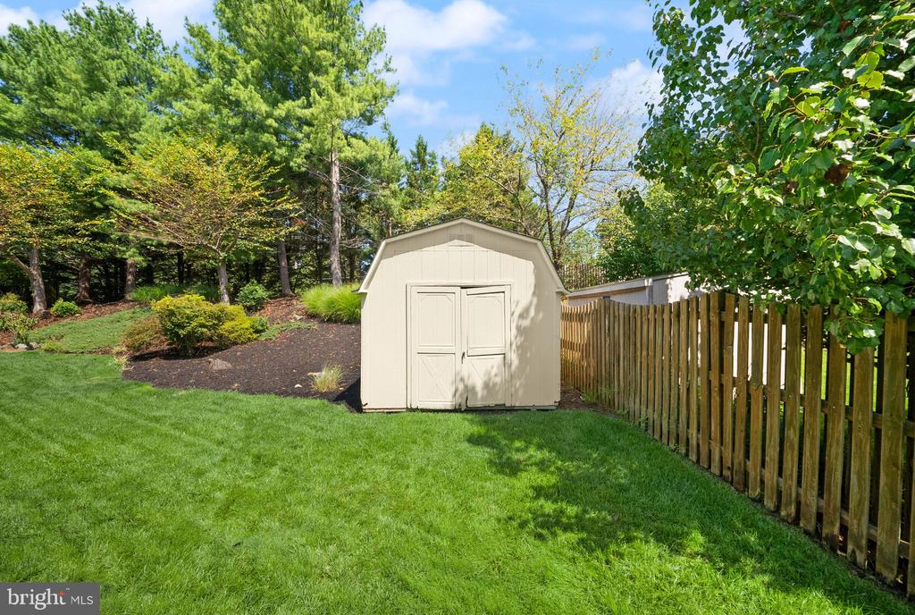 5604 WILLOW CROSSING COURT
