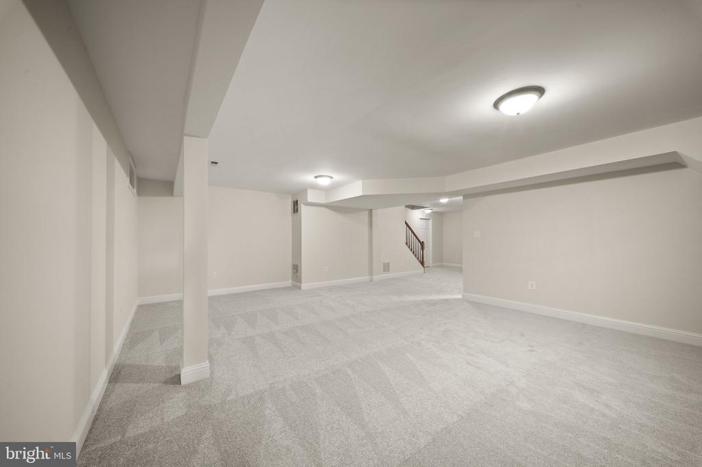 5604 WILLOW CROSSING COURT
