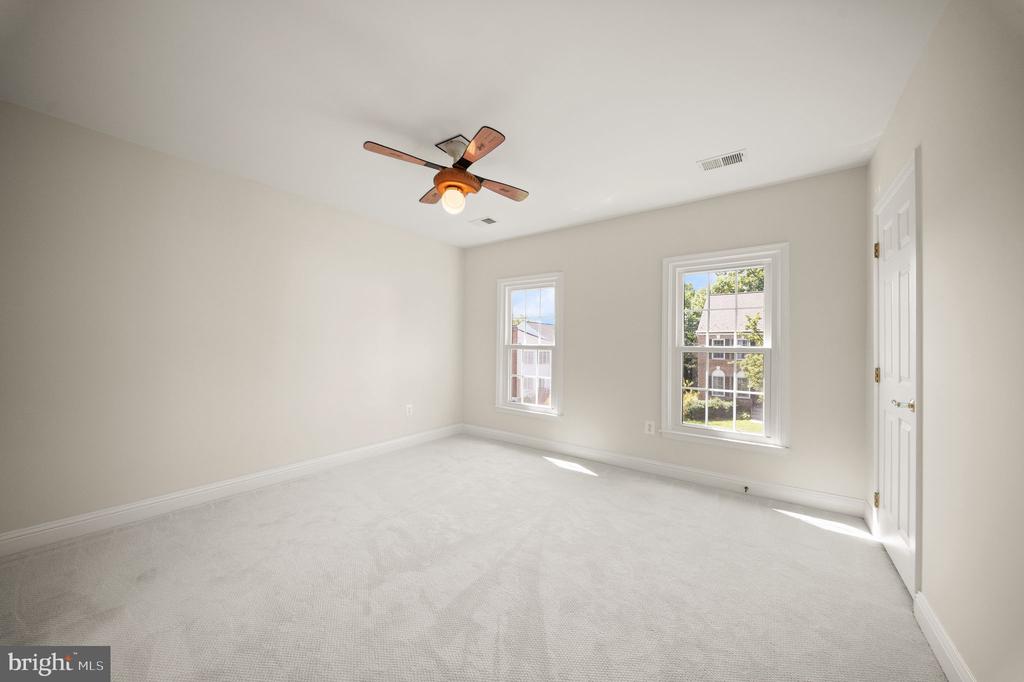 5604 WILLOW CROSSING COURT