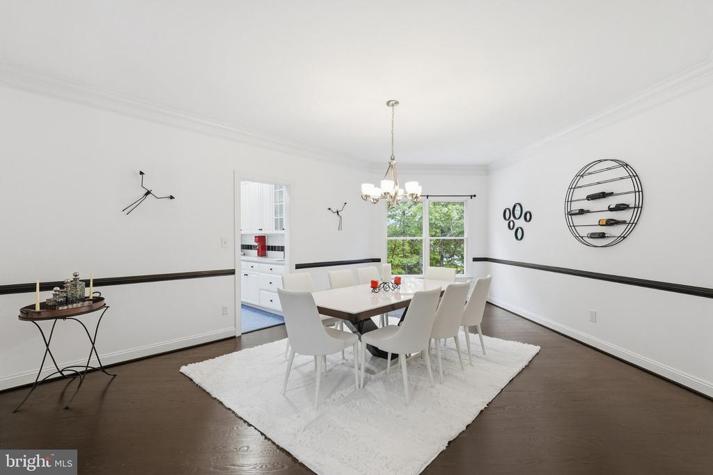 1753 ROSALEIGH COURT