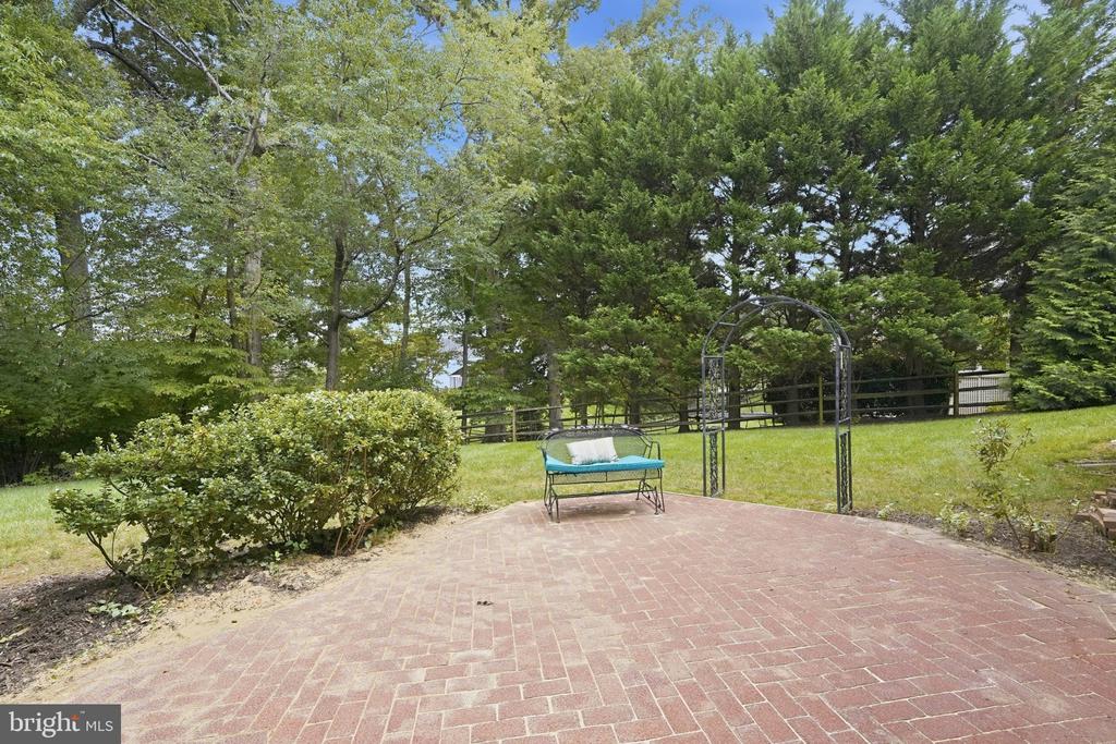 1753 ROSALEIGH COURT