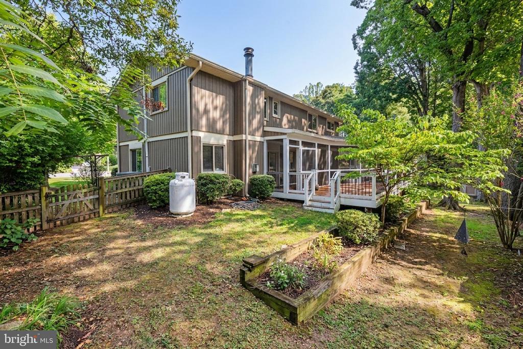 1523 SHELLBARK PLACE