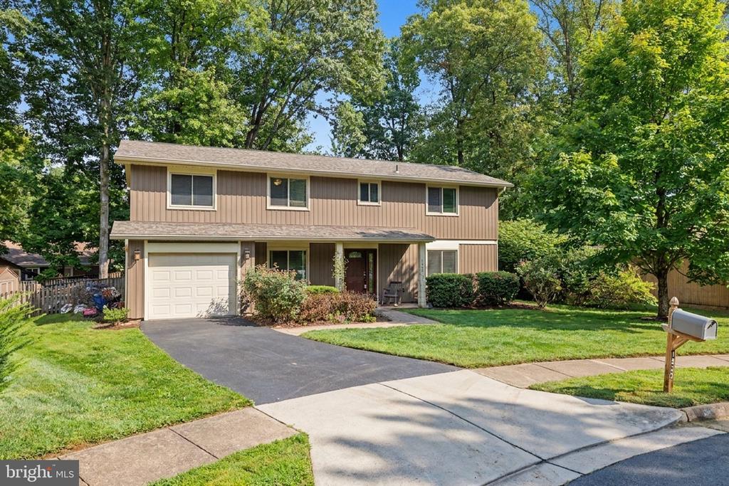 1523 SHELLBARK PLACE