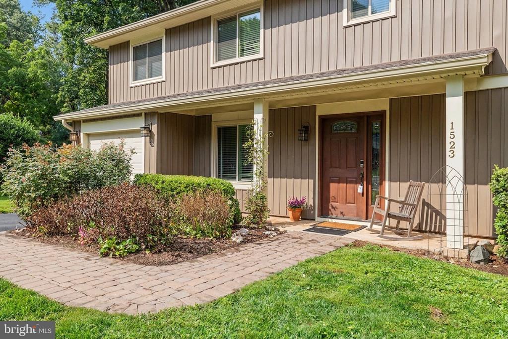 1523 SHELLBARK PLACE