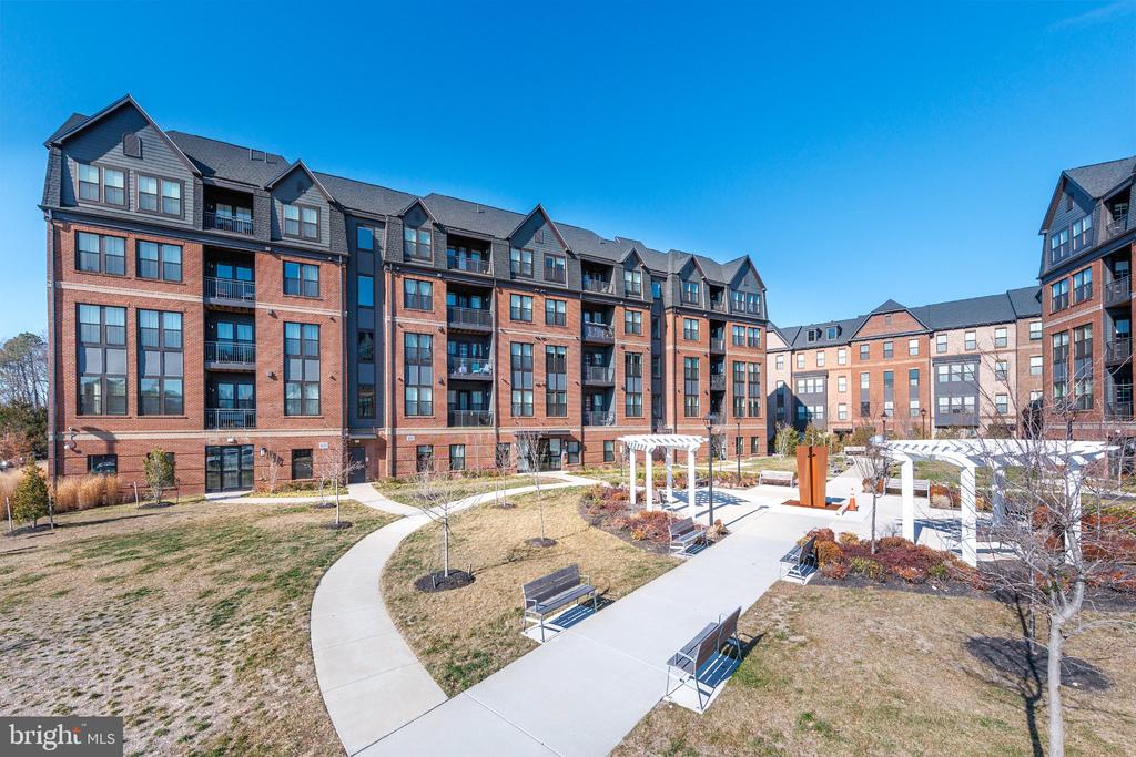 3925 FAIR RIDGE DRIVE Unit: 303
