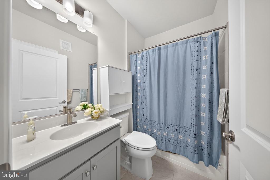3925 FAIR RIDGE DRIVE Unit: 303