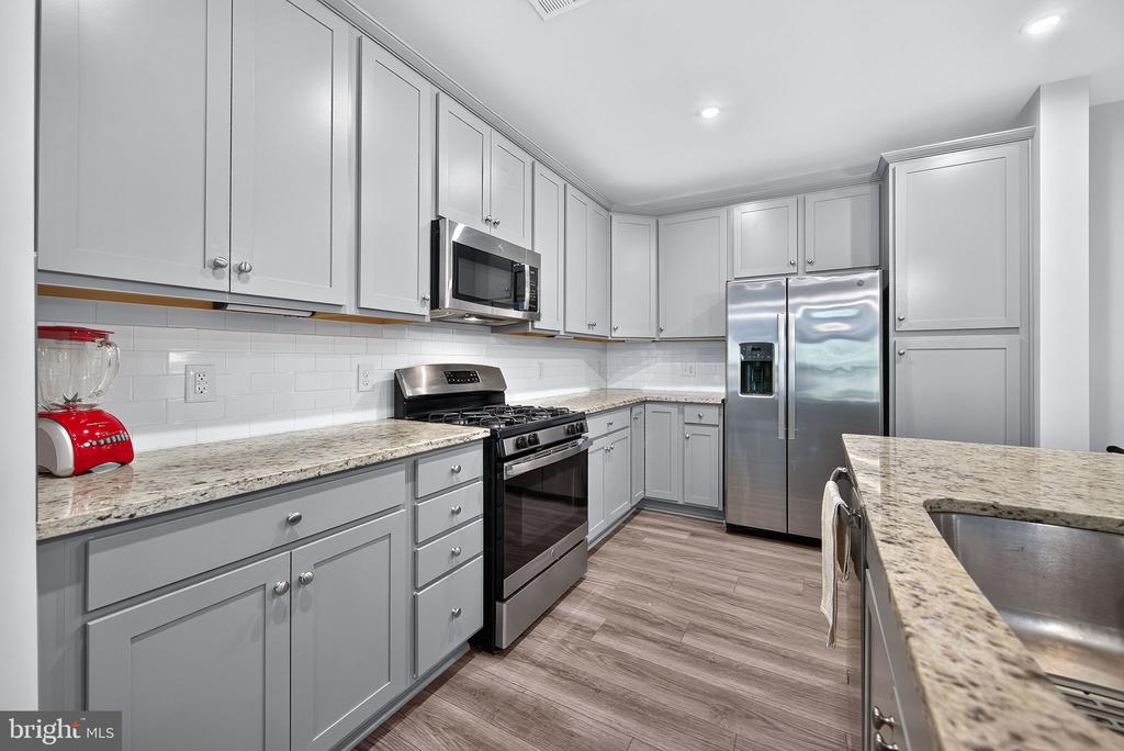 3925 FAIR RIDGE DRIVE Unit: 303
