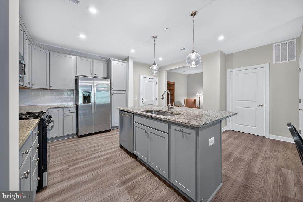 3925 FAIR RIDGE DRIVE Unit: 303