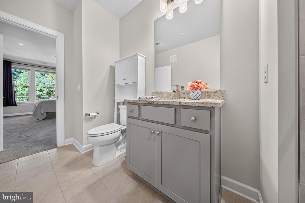 3925 FAIR RIDGE DRIVE Unit: 303