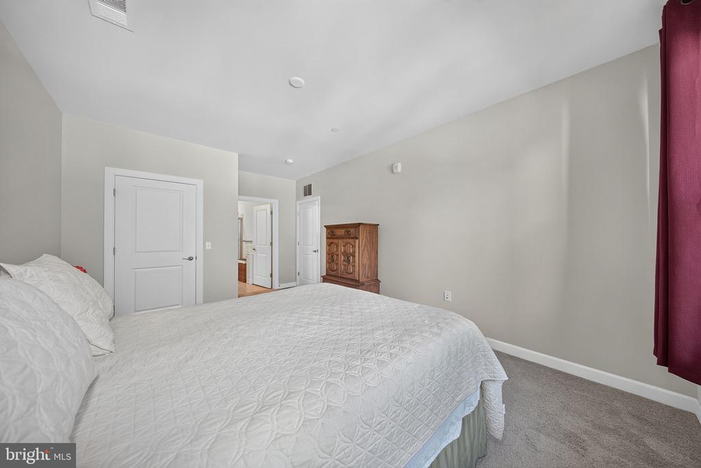 3925 FAIR RIDGE DRIVE Unit: 303