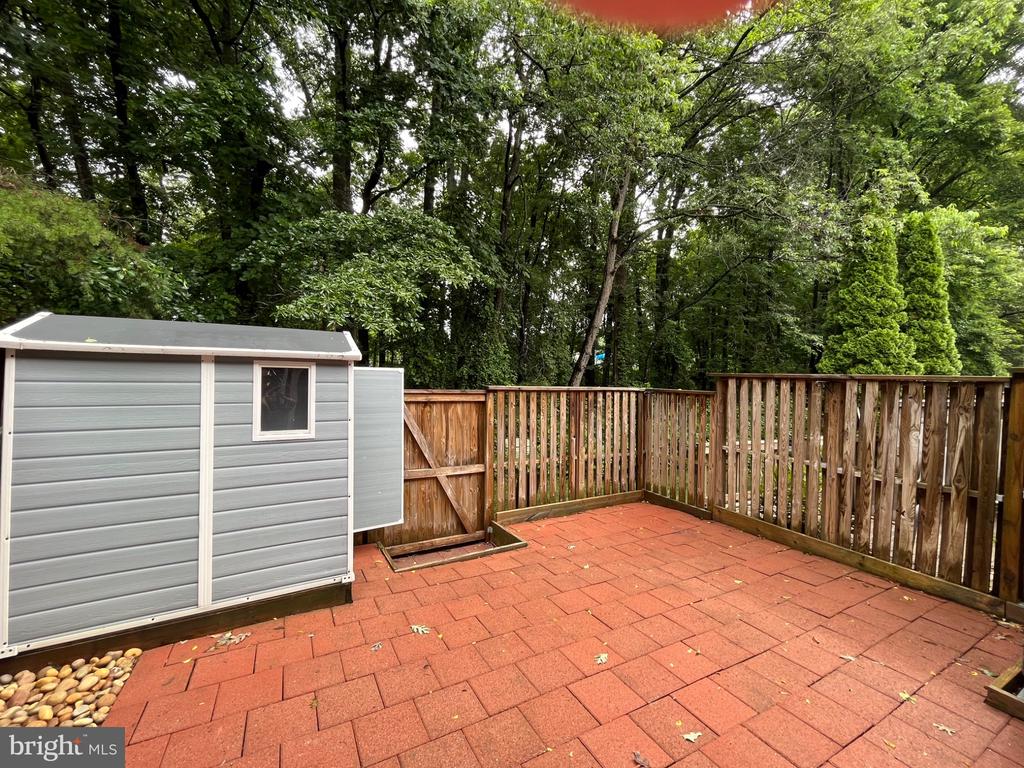 1558 BENNINGTON WOODS COURT