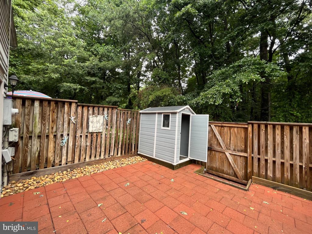 1558 BENNINGTON WOODS COURT