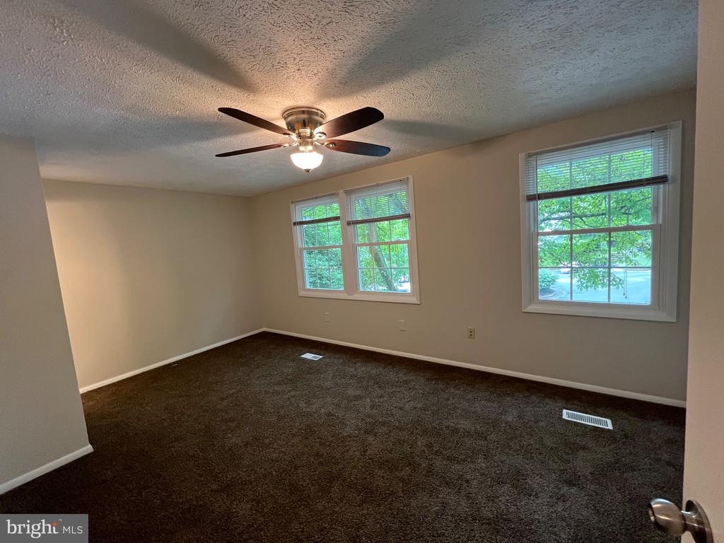 1558 BENNINGTON WOODS COURT