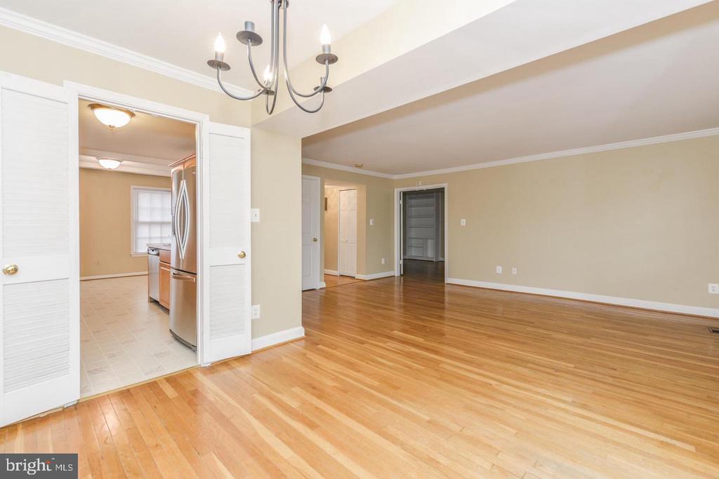 1860 GOLF VIEW COURT
