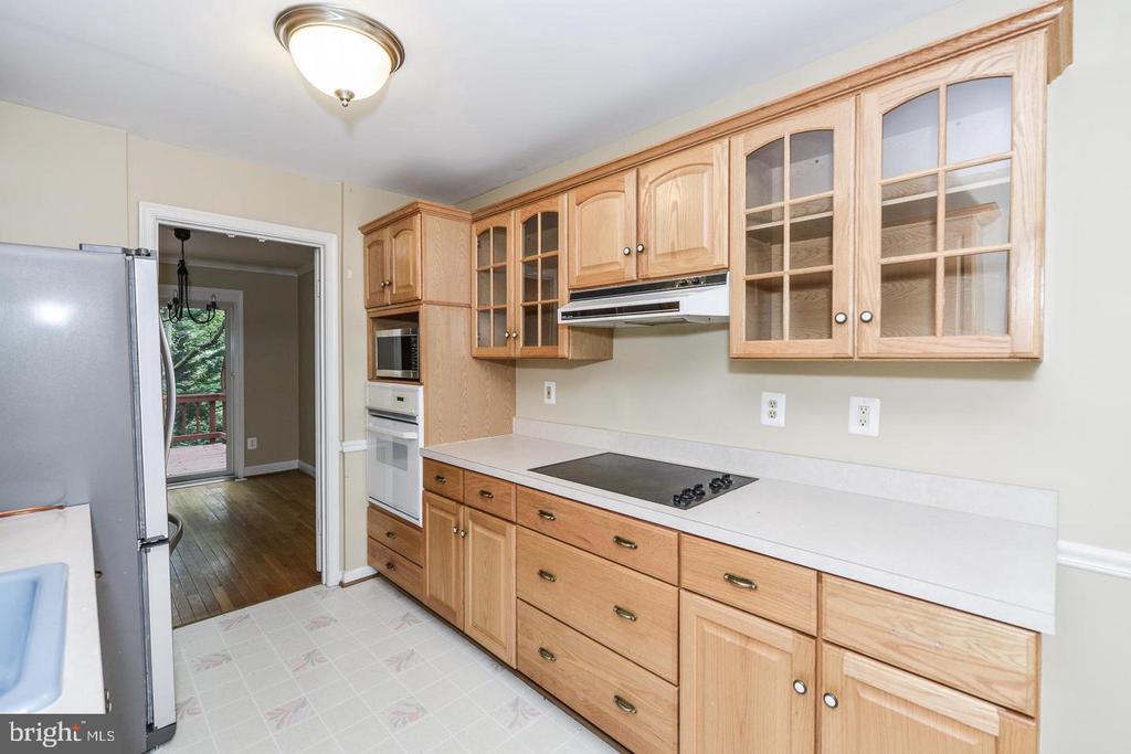 1860 GOLF VIEW COURT