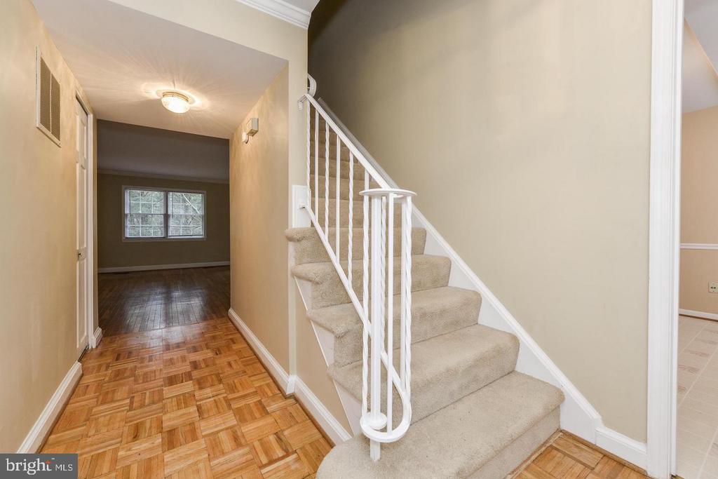 1860 GOLF VIEW COURT