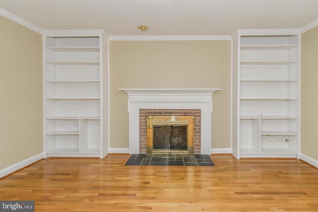 1860 GOLF VIEW COURT