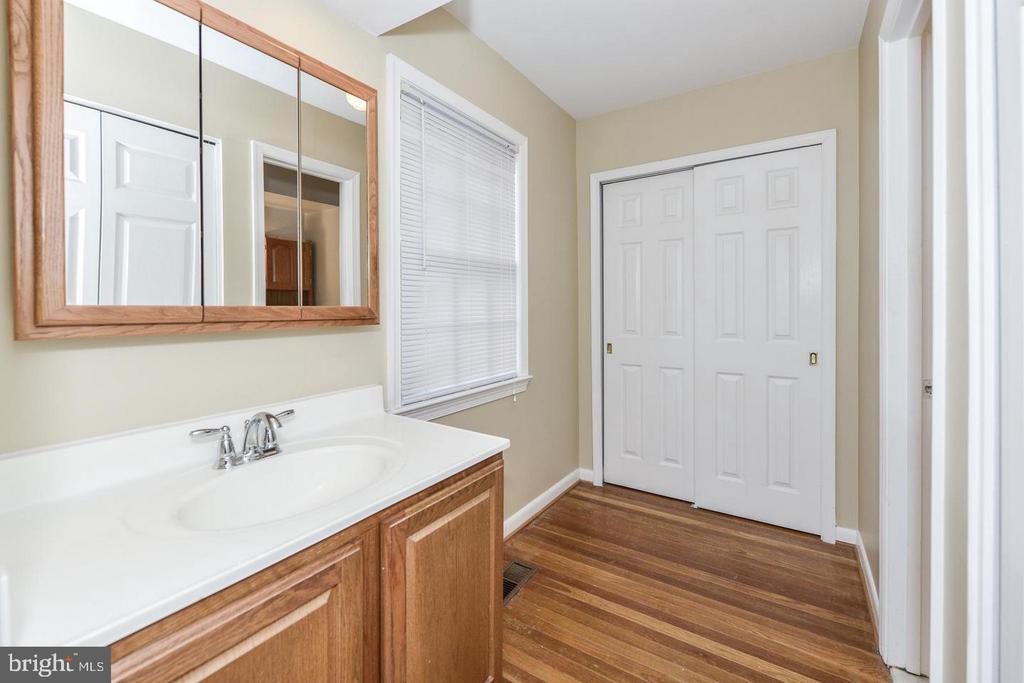 1860 GOLF VIEW COURT