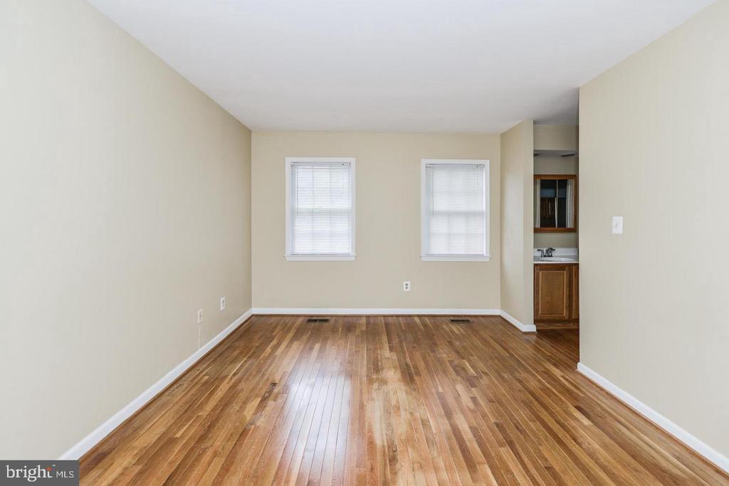 1860 GOLF VIEW COURT