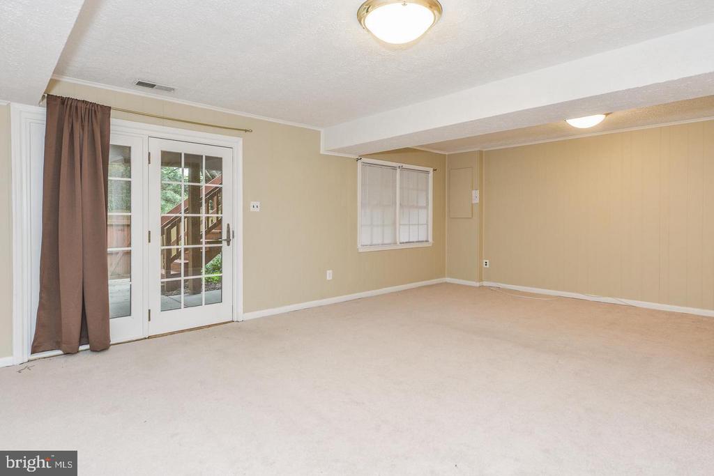1860 GOLF VIEW COURT