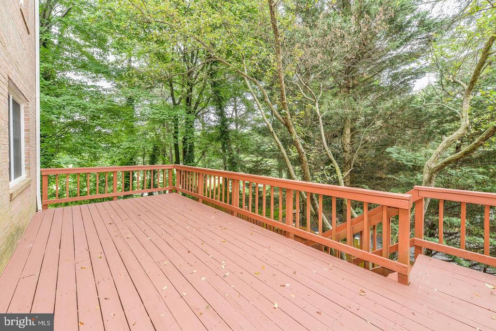1860 GOLF VIEW COURT