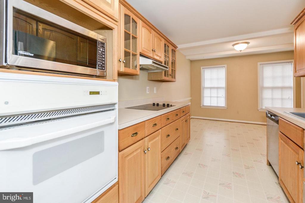1860 GOLF VIEW COURT