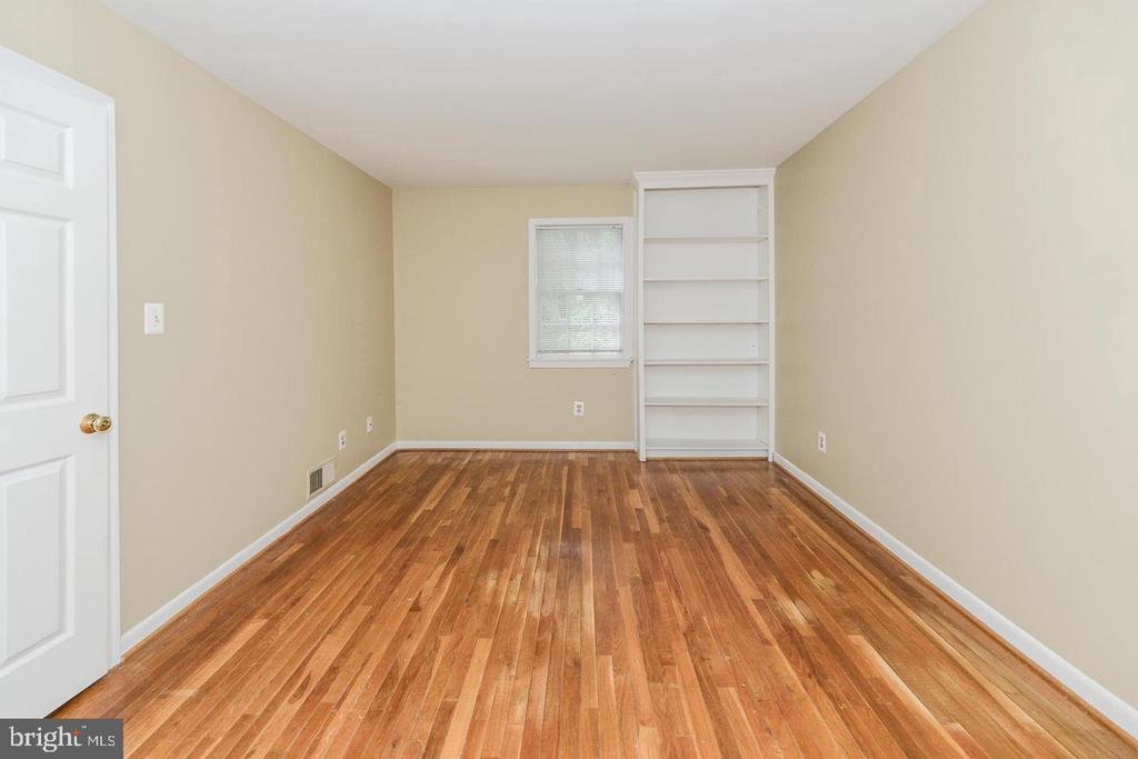 1860 GOLF VIEW COURT