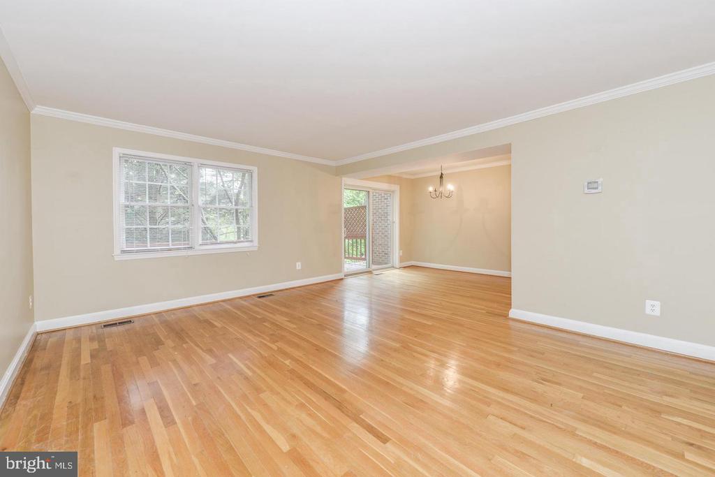 1860 GOLF VIEW COURT