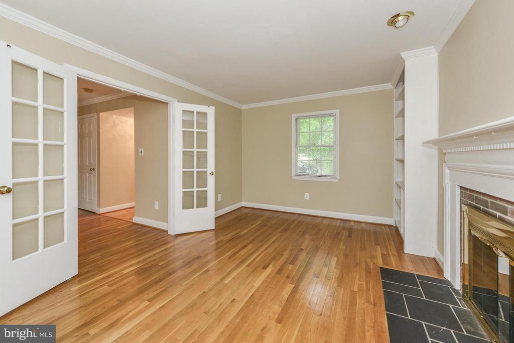 1860 GOLF VIEW COURT